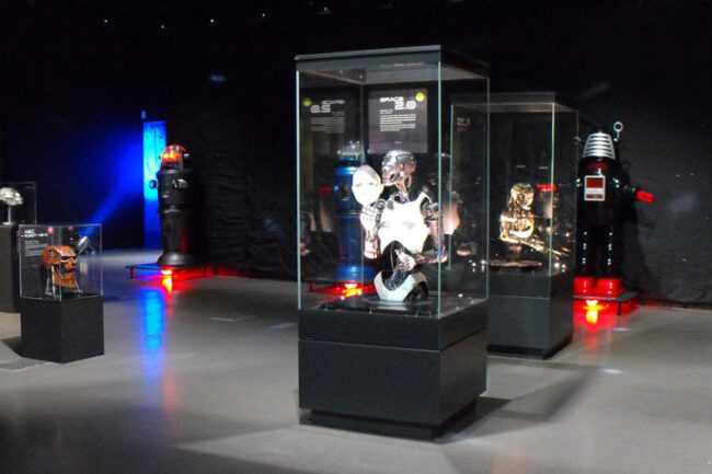 visitors_wandering_through Sci-Fi Encounters Touring Exhibition visual